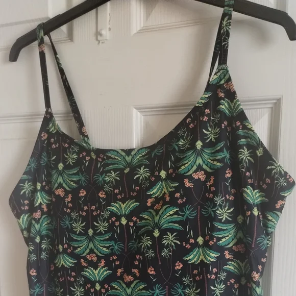 Old Navy Plus Size Tropical Print Women's Swimsuit - Picture 4 of 14